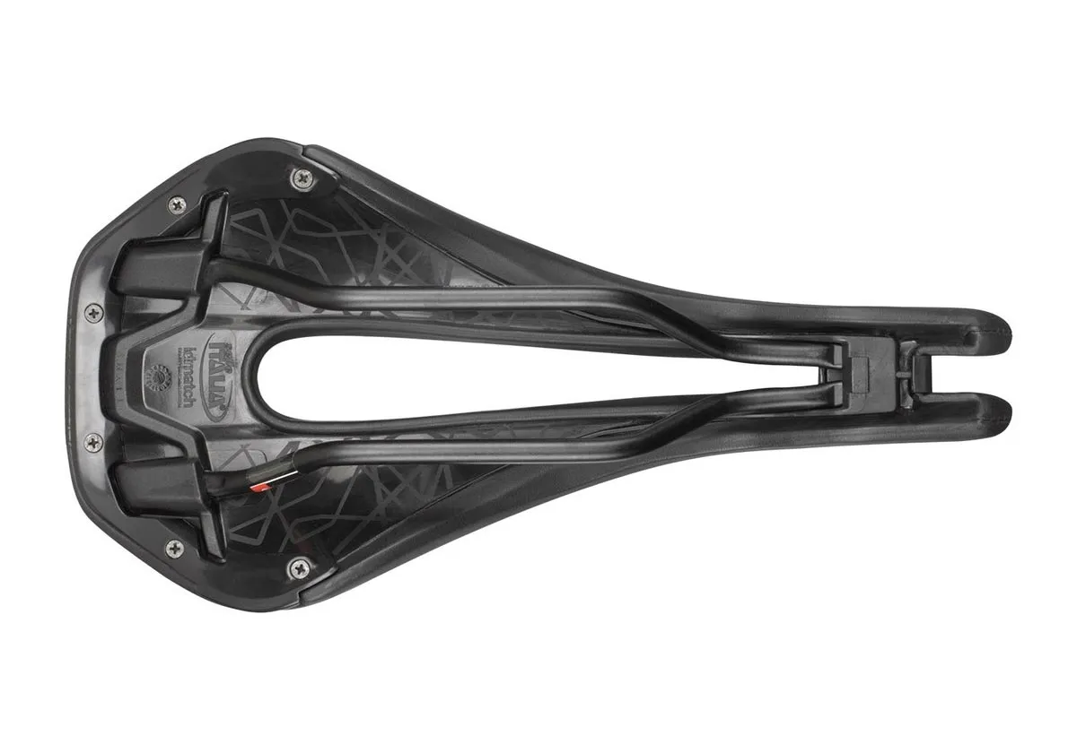 Selle Italia Novus Endurance Sattel TM Superflow S3 schwarz