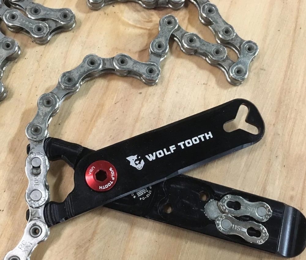 Wolf Tooth Pack Pliers Multitool - Master Link Combo schwarz-violett