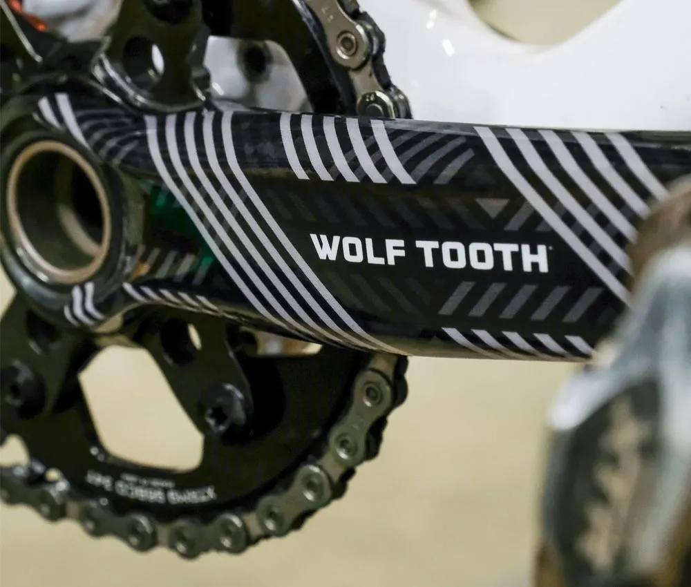 Wolf Tooth Kurbelarmschutz - 190x49,2mm selbstklebend Folie schwarz-gemustert