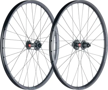 28 Zoll Gravel Laufradsatz DT Swiss 240 EXP Classic Disc Naben + Stans ZTR Crest MK4 Felgen | build by TNC